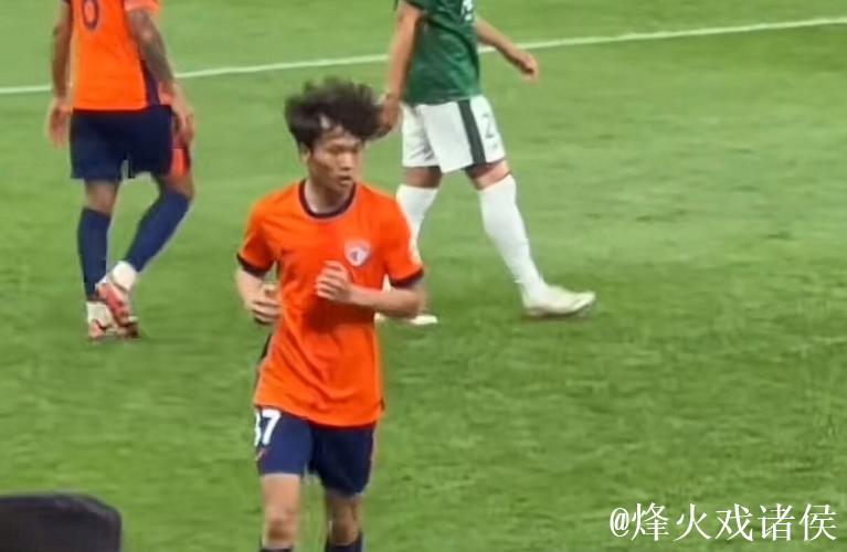 韦所为加入重庆铜梁龙训练,青岛海牛球员身份引关注 韦所为加入重庆铜梁龙训练,青岛海牛球员身份引关注